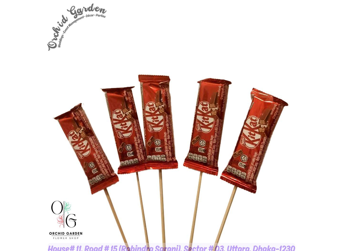 2000000909.jpg Lovely Flower Bouquet Tool KitKat Chocolate | 5 Pcs - Image 1