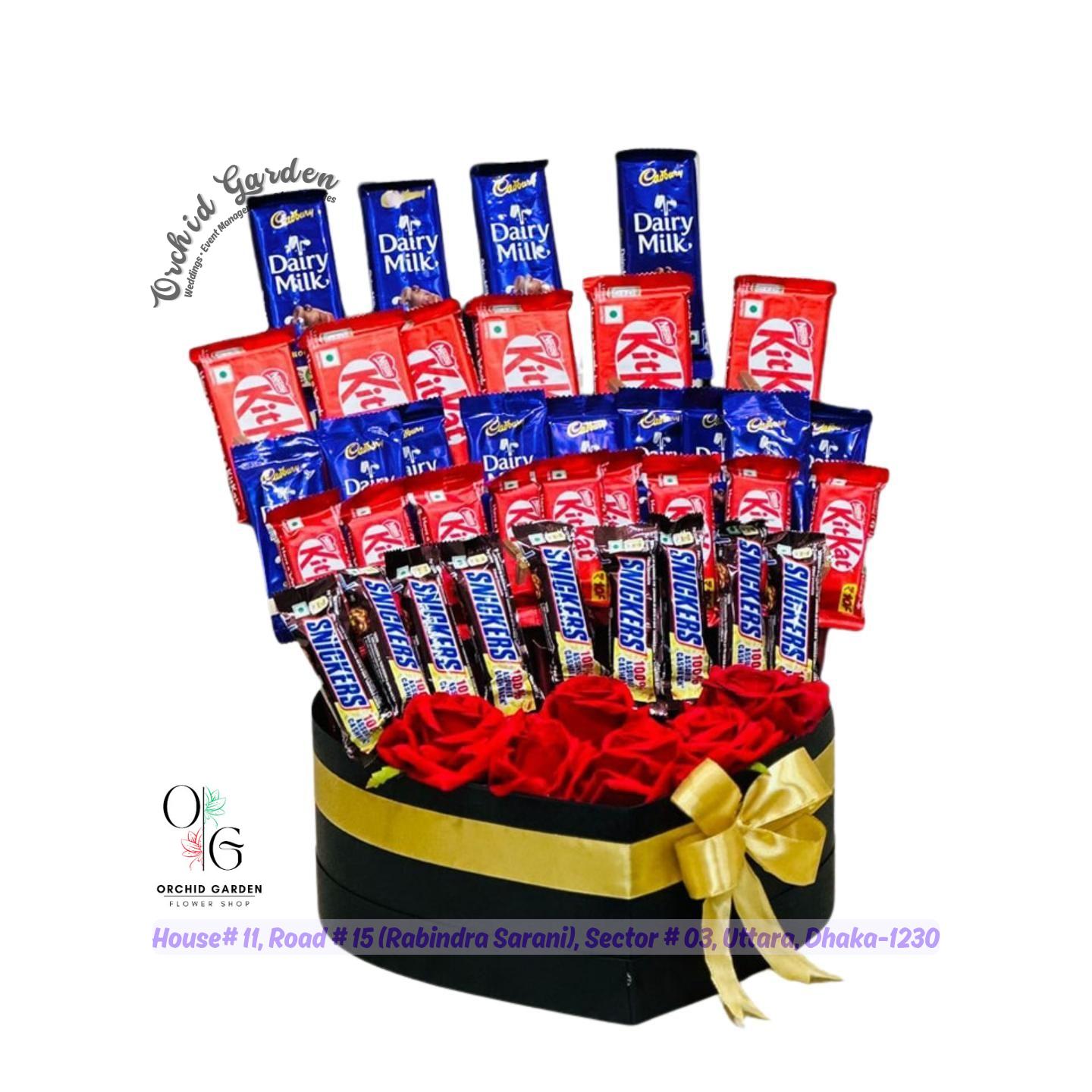 673ed1cfc48ef4dd36549fe2.jpg Deluxe Chocolate Love With Roses 1 Box - Image 1